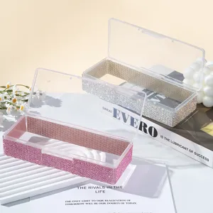Détail des boîtes de rangement nail art en strass rose et argent avec couvercle clair