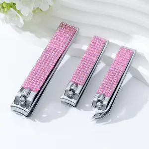 Set mit drei Edelstahl-Nagelknipsern mit eleganten rosa Strassstein-Dekorationsdetails