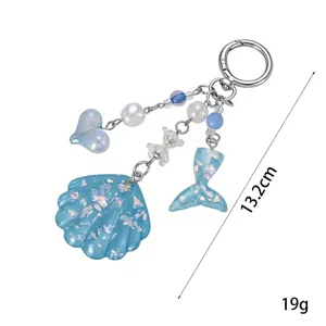 Vue détaillée du porte-clés sirène et coquillage thème océan, longueur de 13,2 cm