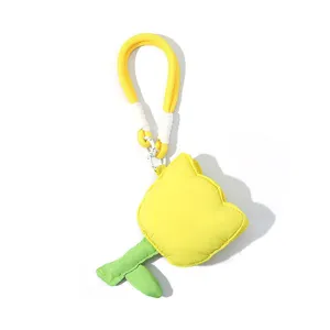Dettaglio di una mini custodia morbida per auricolari a forma di tulipano giallo.