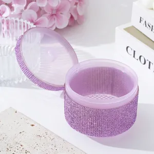 Vue détaillée de la boîte de désinfection pour outils à ongles sertie de strass