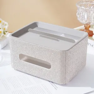 Detailansicht der luxuriösen Strass-Taschentuchbox mit Fernbedienungshalter