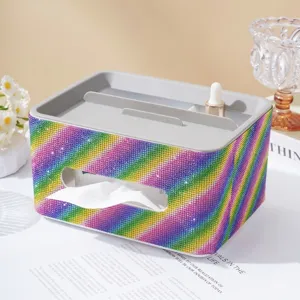 Nahaufnahme einer luxuriösen Regenbogen-Strass-Taschentuchbox mit Aufbewahrungsfächern
