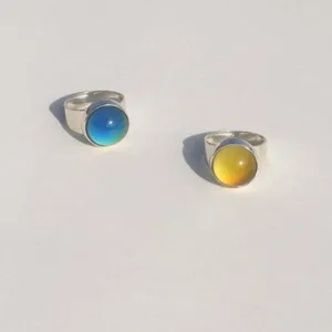 Anillos de humor de estilo francés minimalista con piedras circulares que cambian de color