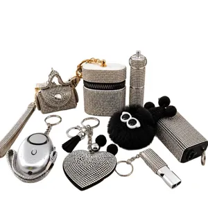 Luxe strass zelfverdedigingssleutelhangerset met schattige pluche roetgeest-bedel