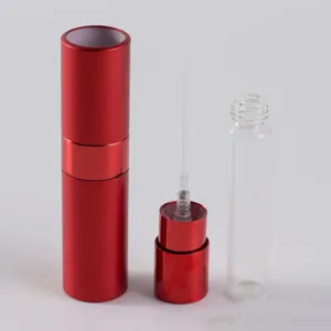 Detalle de los componentes del atomizador de perfume giratorio rojo de 8ml con vidrio.