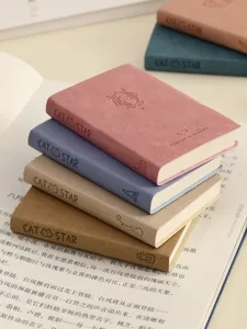 Mini cuaderno de bolsillo portátil A7 diario de cuero lindo para notas y recordatorios.