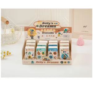 Dettaglio taccuino rilegato mini portatile, simpatico design con carta bianca.
