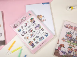 Joli carnet A5 mat avec couverture PVC, adorable design de dessin animé et pages lignées.