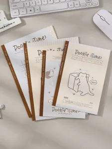 Gedetailleerd shot van schattige esthetische B5 A5 notitieboeken met kattenillustraties en lijnen.