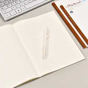 Carnet de notes ligné minimaliste au design épuré, parfait pour l'école et le bureau.