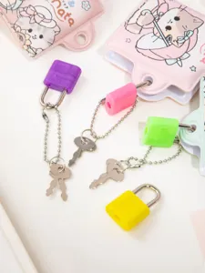 Schattig mini slot notitieboek set met katten ontwerp en kleurrijkehangslotjes voor kinderen.