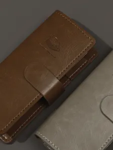 Carnet de notes agenda à anneaux en cuir avec boucle magnétique et fentes pour cartes.