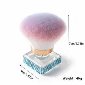 Détail d'un pinceau à poudre orné de strass montrant les dimensions de 7 cm et 4 cm.