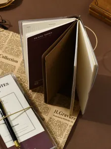 Reise TN Notizbuch Set mit transparenter Huelle und mehreren Vintage Einlagen fuer Tagebuch.