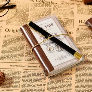 Vintage Leder Notizbuch Reisetagebuch mit Stift und klarer Tasche für tägliche Planung.