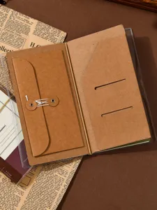 Kraftpapier Notizbuch Planer Tagebuch mit Kartenfaechern fuer Terminplanung und Ticketaufbewahrung