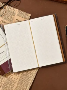Reise Notizbuch Detailansicht, transparente Hülle Karo Journal, tragbarer Planer für Notizen.