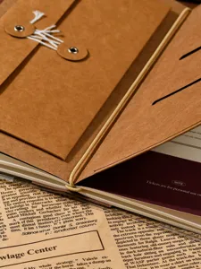 Vintage Reise Notizbuch Leder Tagebuch Planer mit Kraftpapier Einlagen und Ticket Aufbewahrung.