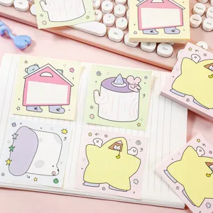 Vista dettagliata di note adesive kawaii, blocchetti per appunti con graziosi design pastello.