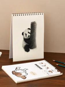 Détail carnet de croquis A4 relié par spirale avec adorables dessins de panda et chien pour artistes.