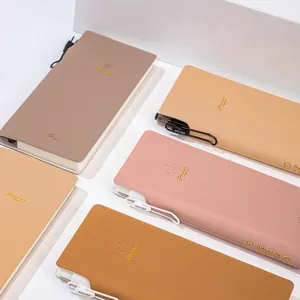 Taccuini B5 sottili in toni caldi con goffratura in oro ed eleganti clip abbinate