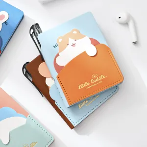 Lindo cuaderno de bolsillo de cuero, mini agenda portátil ideal para uso diario.