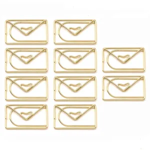 Goldene Umschlag Büroklammern mit Herzform, dekorative Lesezeichen für Dokumente.