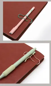 Vue détaillée du porte-stylo en métal créatif pince à papier boucle pour carnet papeterie.