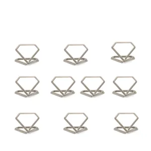 Set van diamantvormige metalen memo-clips, zilveren kaarthouders voor foto's en tafelnummers.