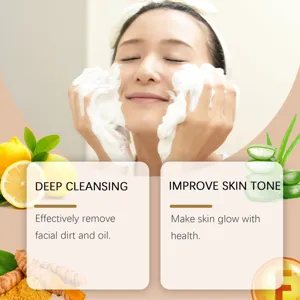 Vue détaillée de la mousse nettoyante faciale pour un nettoyage profond et lumineux.