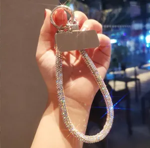 Cordino per telefono in lussuosi strass brillanti con clip in metallo argento dettaglio