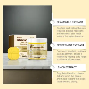 Detail of HOYGI Chamomile Cleansing Pads with chamomile, peppermint, and lemon extracts.