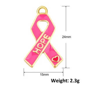 Vista detallada del colgante de cinta Hope de esmalte rosa con medidas de 24 mm por 15 mm.