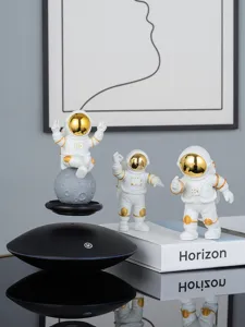 Magnetischer schwebender Astronaut Ornament Desktop Raum kreatives Spielzeug Dekor Set