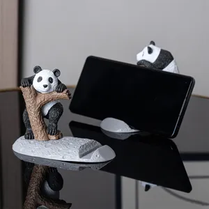 Schattige panda telefoonstandaard en creatief bureauornament met maankraterbasis