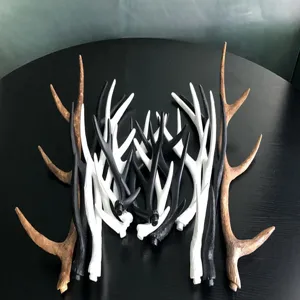 Kunststof herten geweien voor kerstdecoratie, etalage display en DIY knutselen.