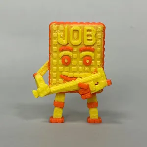 Detailopname van een grappige 3D-geprinte meme-figuur, uniek geel en oranje ontworpen speelgoedmodel.