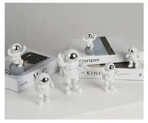 Kreatives Astronauten Figuren Set aus Harz, exquisite Raumfahrer Tischdekoration für Zuhause.