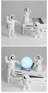 Detailansicht des Astronauten Figuren Sets, süße Weltraum Mann Harz Tischdeko Ornamente.