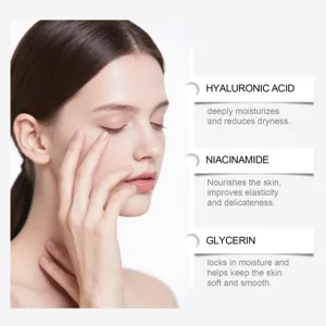 Skincare set detail view highlighting hyaluronic acid, niacinamide and glycerin benefits.