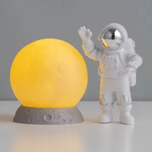 Creatief astronaut maan lamp ornament, schattige bureau decoratie voor kinderkamer woonkamer.