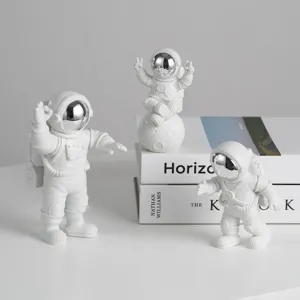 Set van 3 creatieve astronauten beeldjes hars ruimteman standbeelden voor thuis desktop decoratie