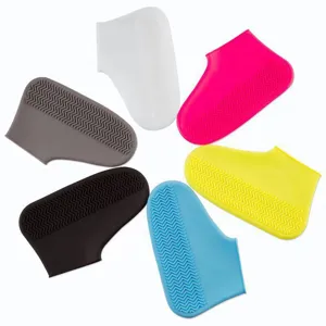 Wasserdichte Silikon-Schuhüberzüge in bunten Farben mit rutschfester Sohle für Regentage.