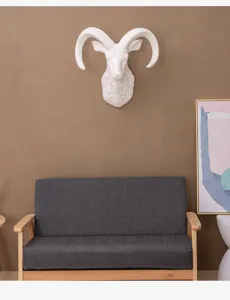 Weisser schafskopf wanddeko skulptur fuer modernes wohnzimmer interieur dekoration