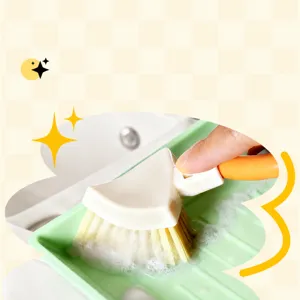 Cepillo de limpieza de cocina con cabezal triangular ideal para fregadero y juntas.