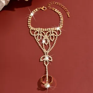 Exquisite rhinestone geometric heart hand chain, elegant hollow slave bracelet for women.