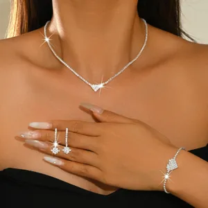 Elegante Set Collana Cuore Strass Orecchini Bracciale Moda Gioielli da Festa 3 Pezzi
