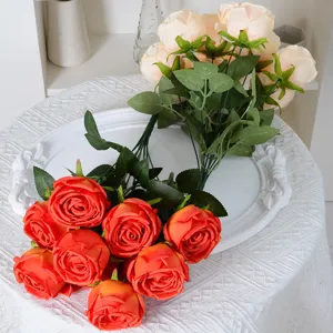 Bouquet di fiori di rose artificiali in seta per la decorazione di matrimonio casa e festa.