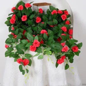Guirnalda de rosas artificiales colgantes para decoración de pared y techo, flores rojas y hojas.